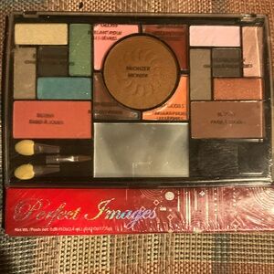 THE COLOR WORKSHOP PERFECT IMAGES EYESHADOW  BLUSH  LIP GLOSS, BRUSH & MORE new
